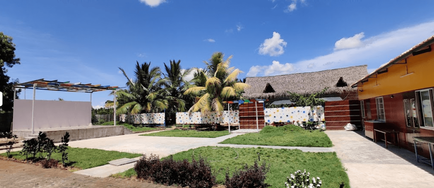 Open Lawn- Le Castel inn - Image 1