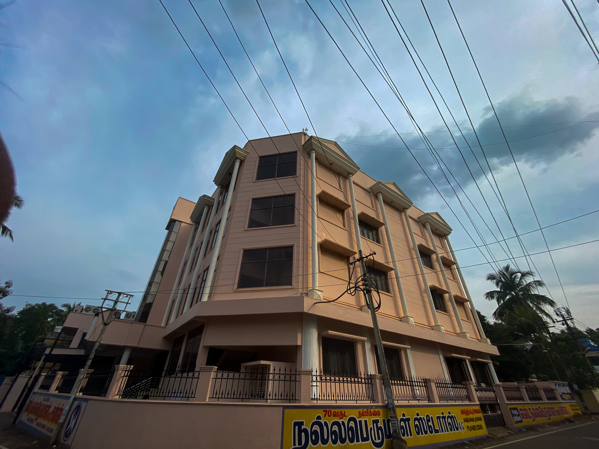 Sri Lakshmanan Mahal - Image 1