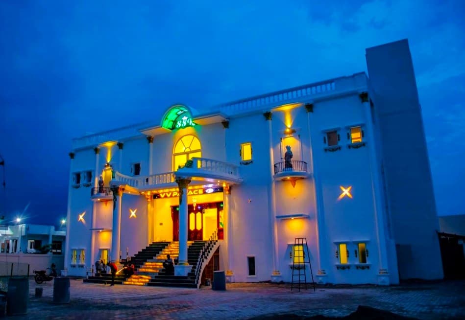 VV Palace - Image 1